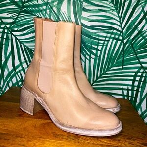 Free People Tan Leather Essential Chelsea Boots Women’s 39/8.5
